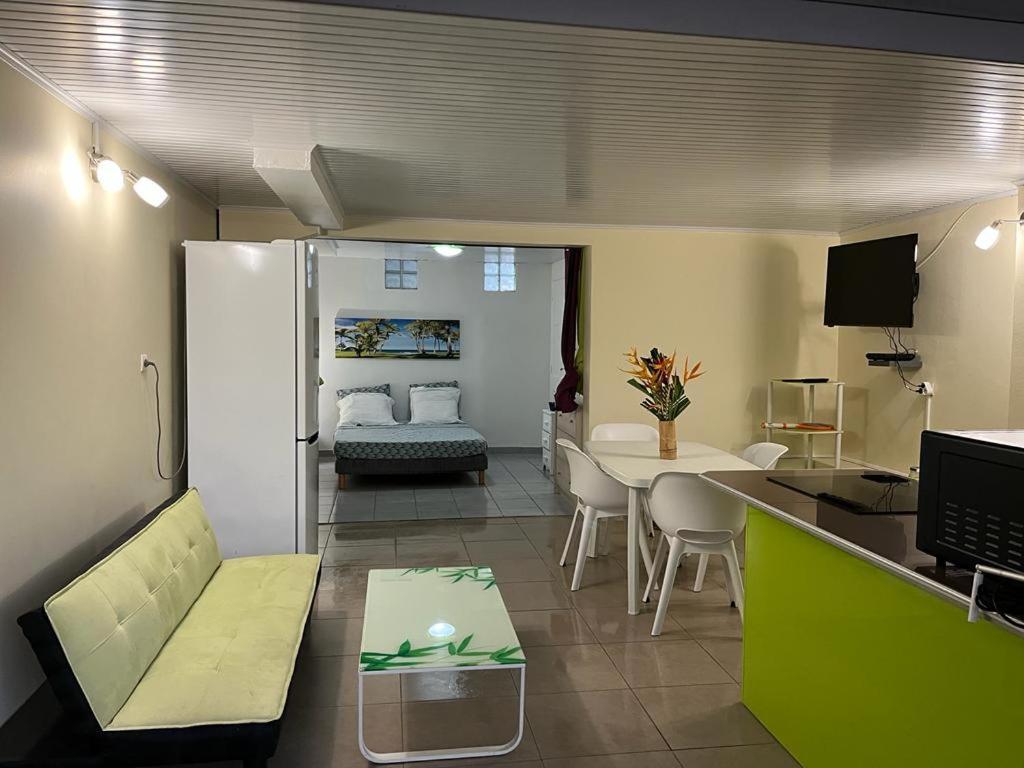 Agreable Appartement En Rez-De-Jardin A 450M De La Mer Sainte-Anne Exterior foto
